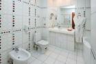 Empire Hotel, Bathroom 